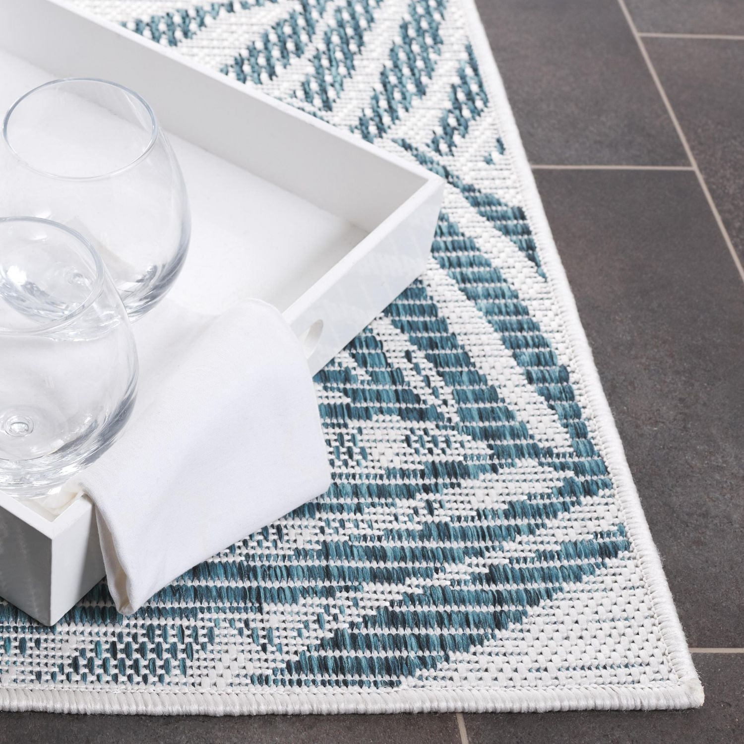 SAFAVIEH Beach House Cherlyn Botanical Indoor/Outdoor Area Rug