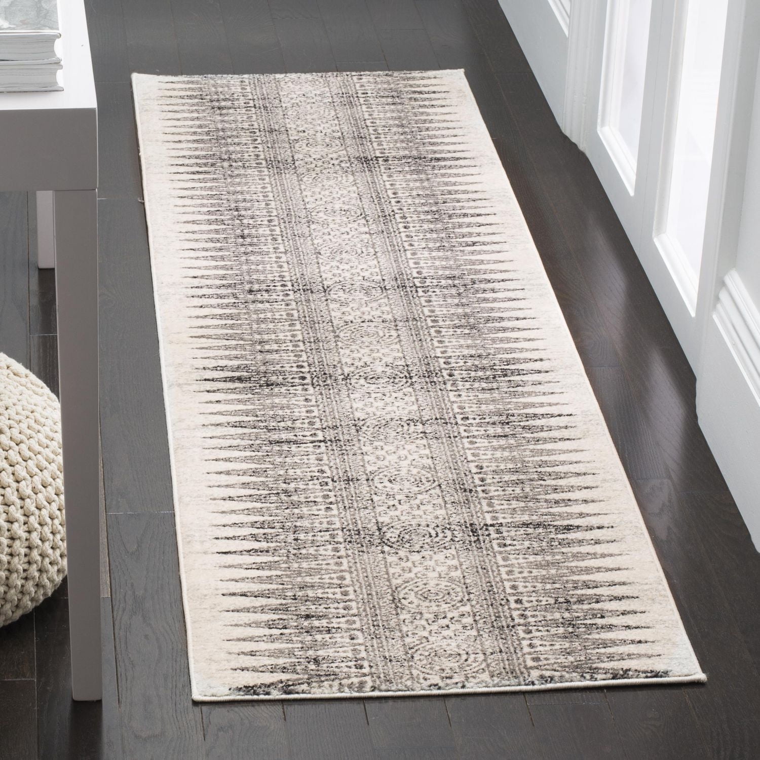Safavieh Evoke Keisha Abstract Geometric Area Rug