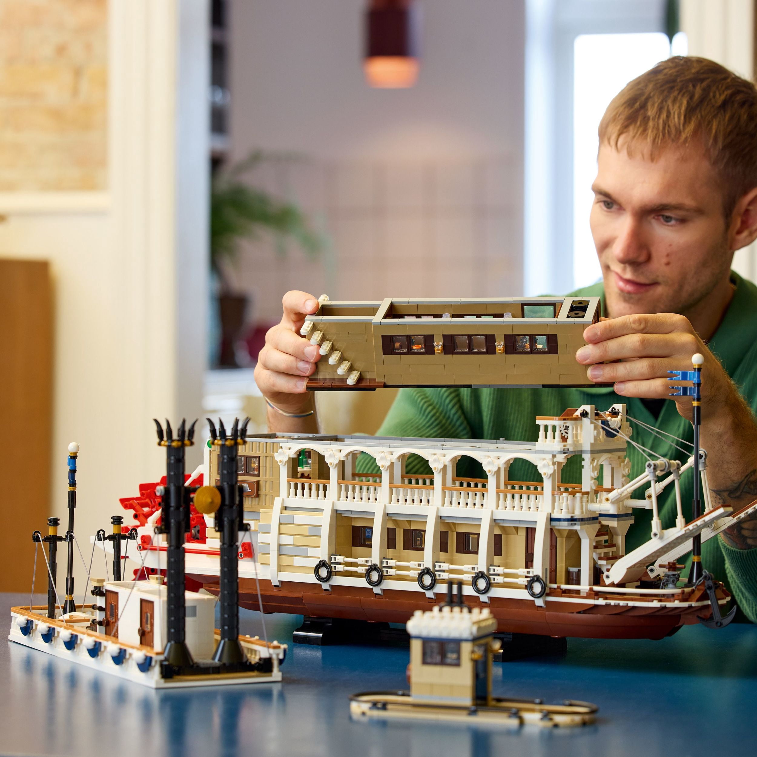 LEGO Ideas Le Bateau à Vapeur Fluvial, Décor Nautique pour la Maison 21356