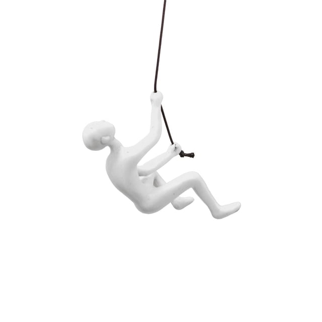 Homme Escalade art Mural sculptural 3D Montrant une Figurine en Résine Blanche en pose d'Escalade Tenant une Corde en Cuir Sombre, Conçu pour une Utilisation Intérieure avec Quincaillerie de Suspension et instructions Incluses, Idéal pour une Déco Murale unique.