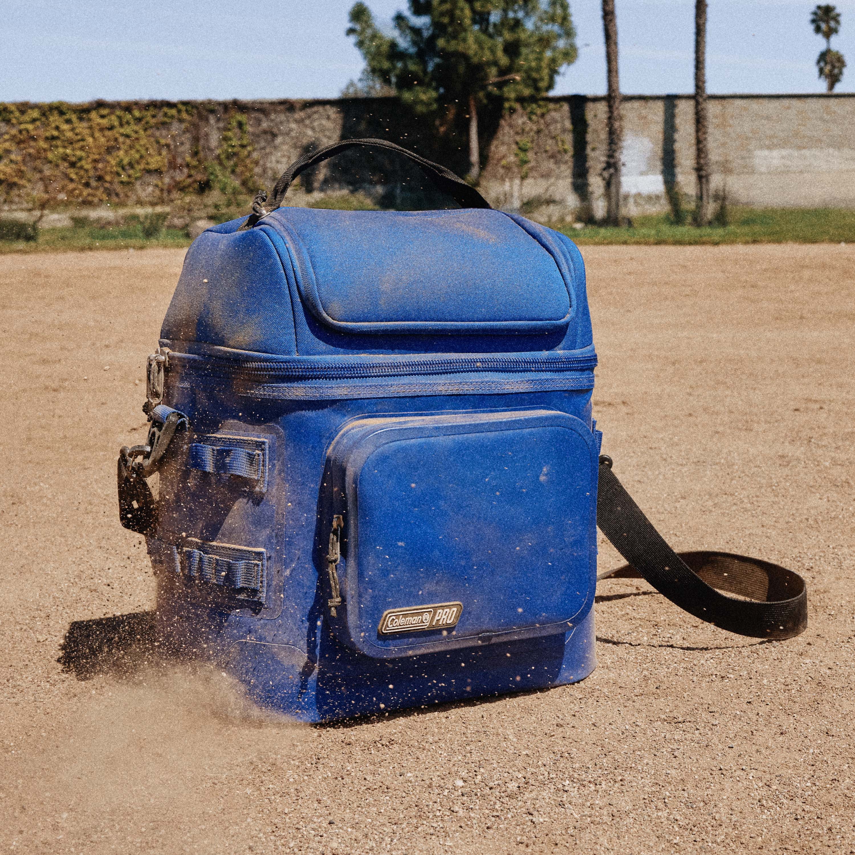Coleman Pro 24 Can Premium Soft Cooler Lunchbox, 8.5 L (9 qt) Fully Insulated Lid & Body Stays Cold up to 35 Hours, Great for Camping, Parties, Sports, Concerts, Lunches & More