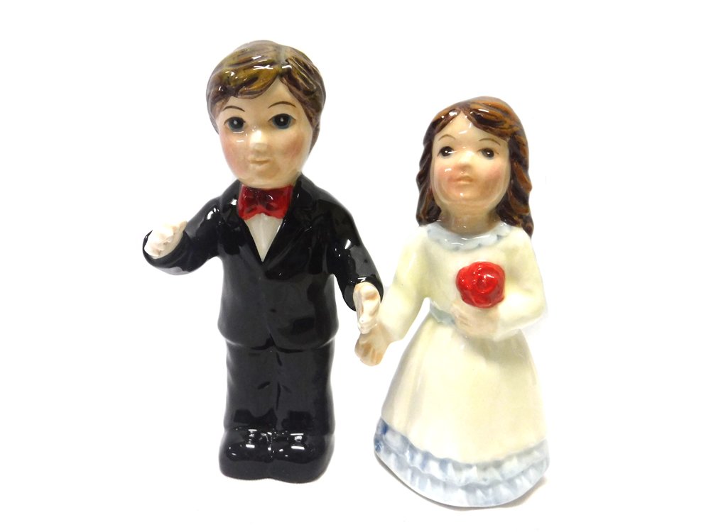 Pacific Trading Bride and Groom Red Rose Magnetic Salt and Pepper Shakers