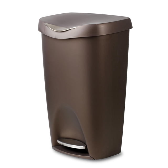 Umbra Brim 13 Gallon (50L) Trash Can with Lid in matte brown polypropylene featuring a wide-top contoured design, stainless-steel foot pedal for soft-close lid, and inner bag retention ring concealing the trash bag, ideal for kitchen or office use.