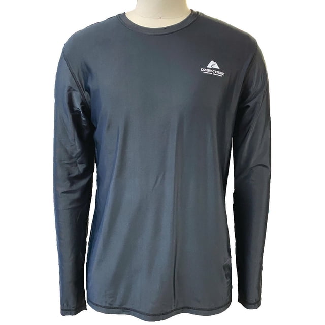 T-shirt anti-UV pour Hommes Ozark Trail en Noir, Haut Athlétique à Manches Longues avec Détail de Surpiqûre visible et logo Ozark Trail Blanc sur la Poitrine Gauche, Offrant une protection UV Idéale pour les Activités Extérieures Ensoleillées et Adapté à la Superposition dans les Vêtements de Sport pour Hommes.