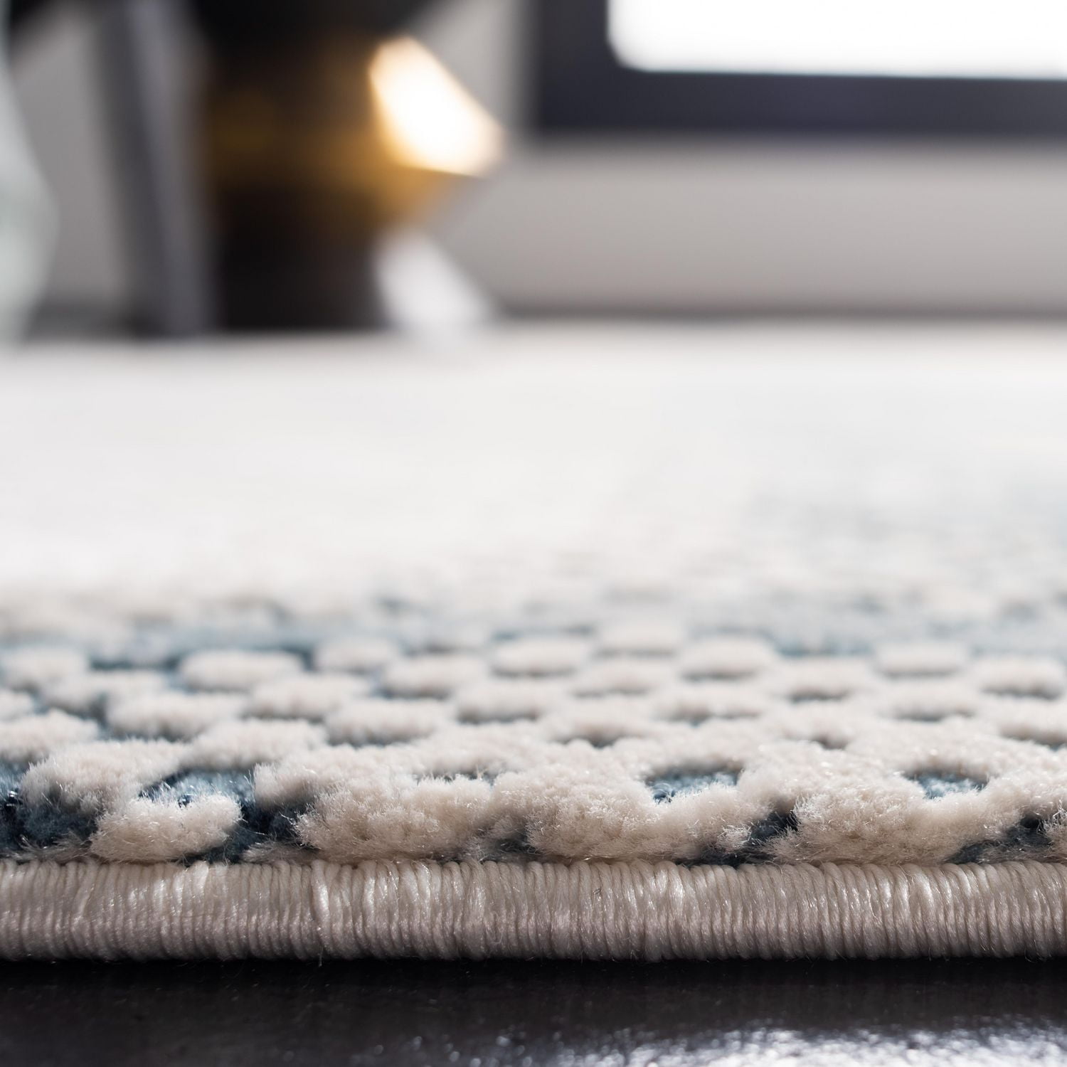SAFAVIEH Meadow Nikeisha Abstract Area Rug