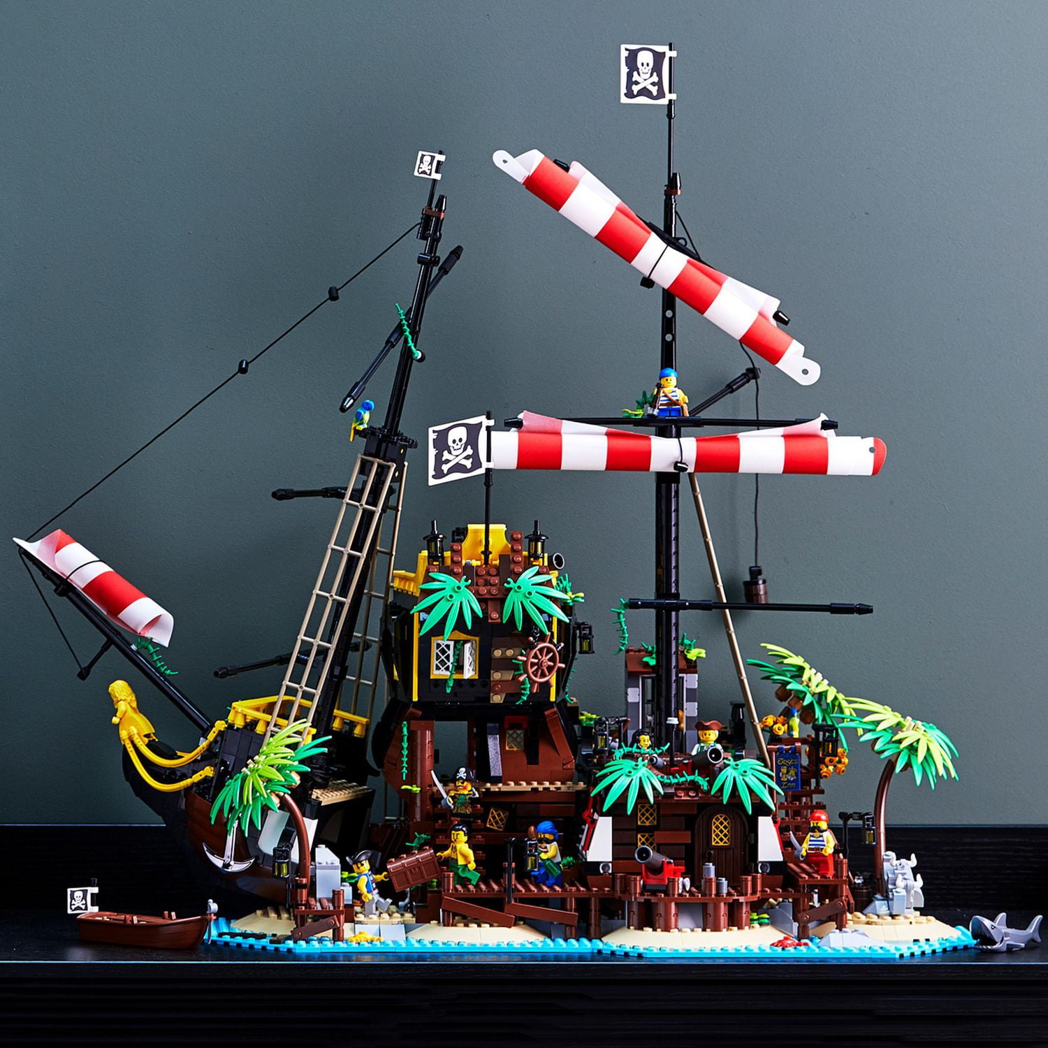 LEGO Ideas Les pirates de la baie de Barracuda 21322 Ensemble de construction (2545 pièces)