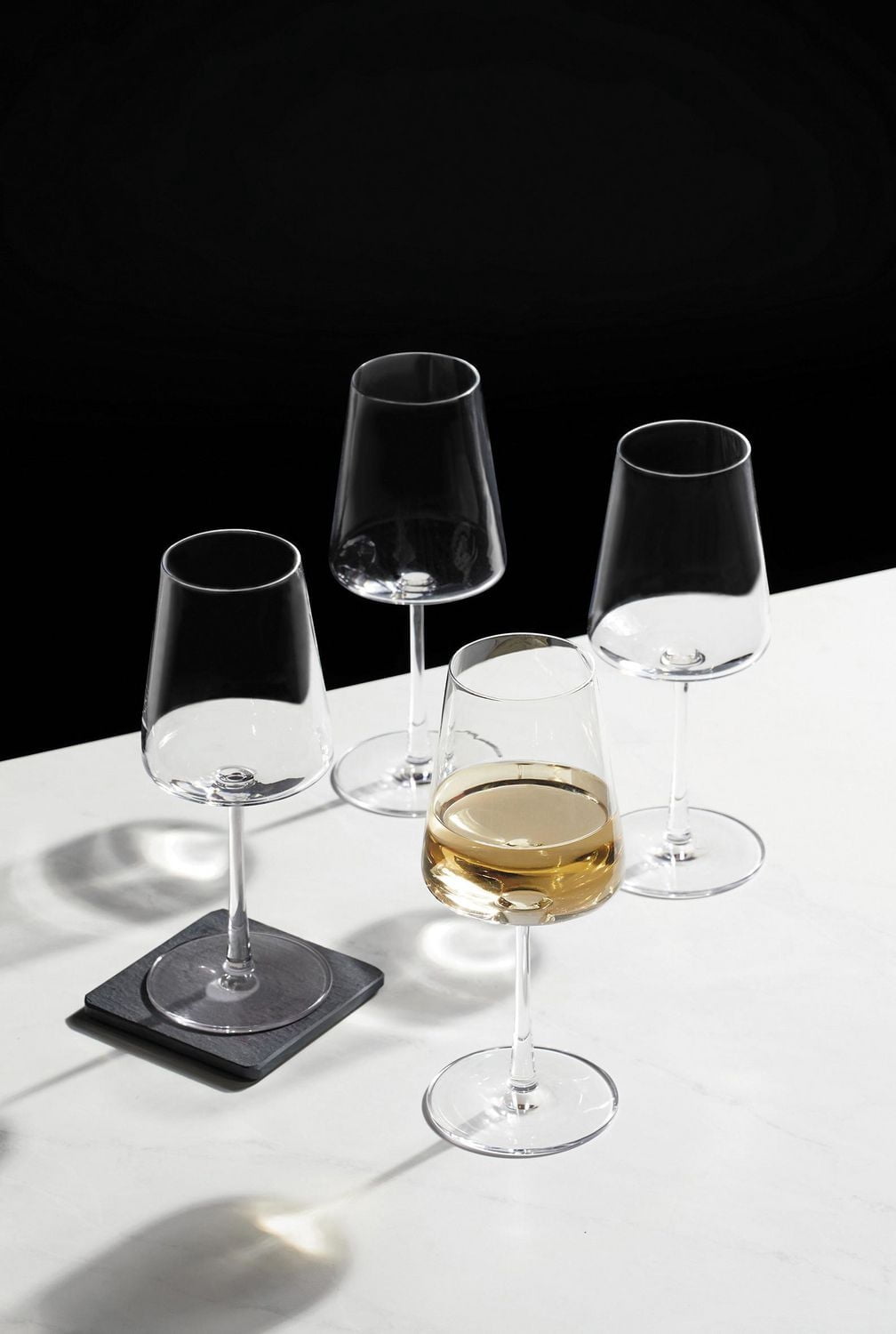 Verre clair évasé de vin blanc avec tige, 4 paquets