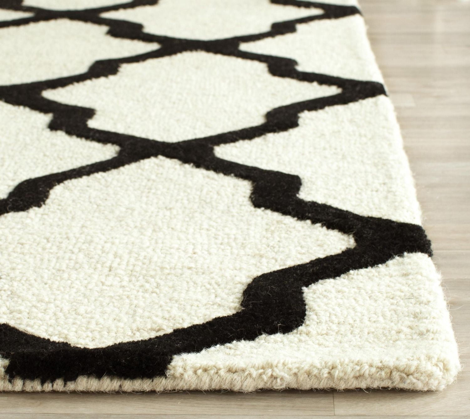 Safavieh Cambridge Liam Geometric Area Rug