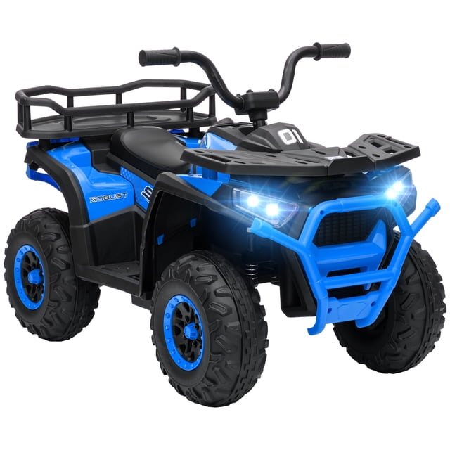 Qaba VTT pour Enfants 12 V, Ride sur Jouet avec 4 Roues à Suspension à Ressort, Bleu. Vue Orientée vers l'Avant d'Un VTT Électrique Bleu et Noir à Quatre Roues à Bande de Roulement avec Suspension à Ressort, Phares Lumineux et Guidon Robuste. Comprend un Panier de Rangement Arrière et un Accélérateur à Pédale pour des Vitesses de 1,9 à 3,7 Mi/h (3 à 6 km/h). Conçu pour les Enfants de 3 à 5 Ans, avec des Détails Réalistes pour des