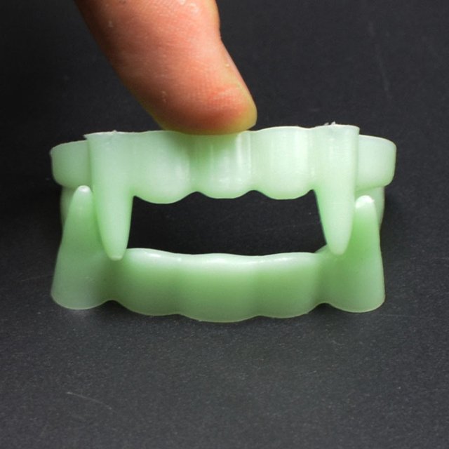 Huanglei Devil Tooth Halloween 2Pcs Decorative Luminous Dentures Novelty funny toy