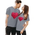 thumbnail image 3 of Chandails Assortis pour Couples de la Saint-Valentin Légers Mode à Imprimé Cœur Col Rond Décontracté Tunique à Manches Courtes T-Shirt Confortable Doux Respirant Blouse Tee pour Lui et Elle Gris TTG, 3 of 6