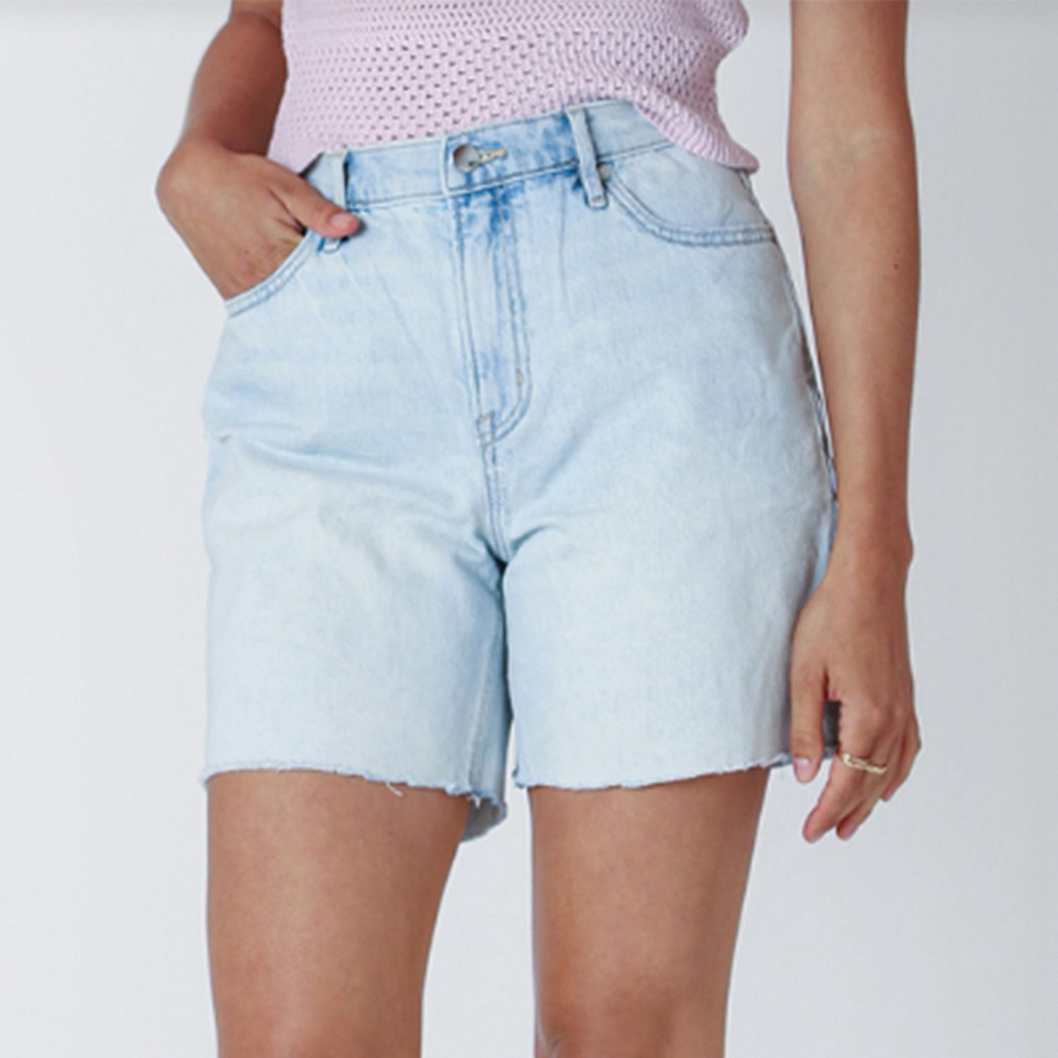 Devoted, Short en denim à ourlet effiloché, tailles 25-32