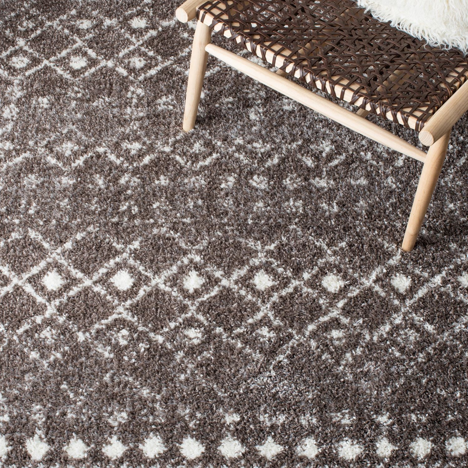 Safavieh Berber Fringe Lesleigh Aztec Shag Area Rug