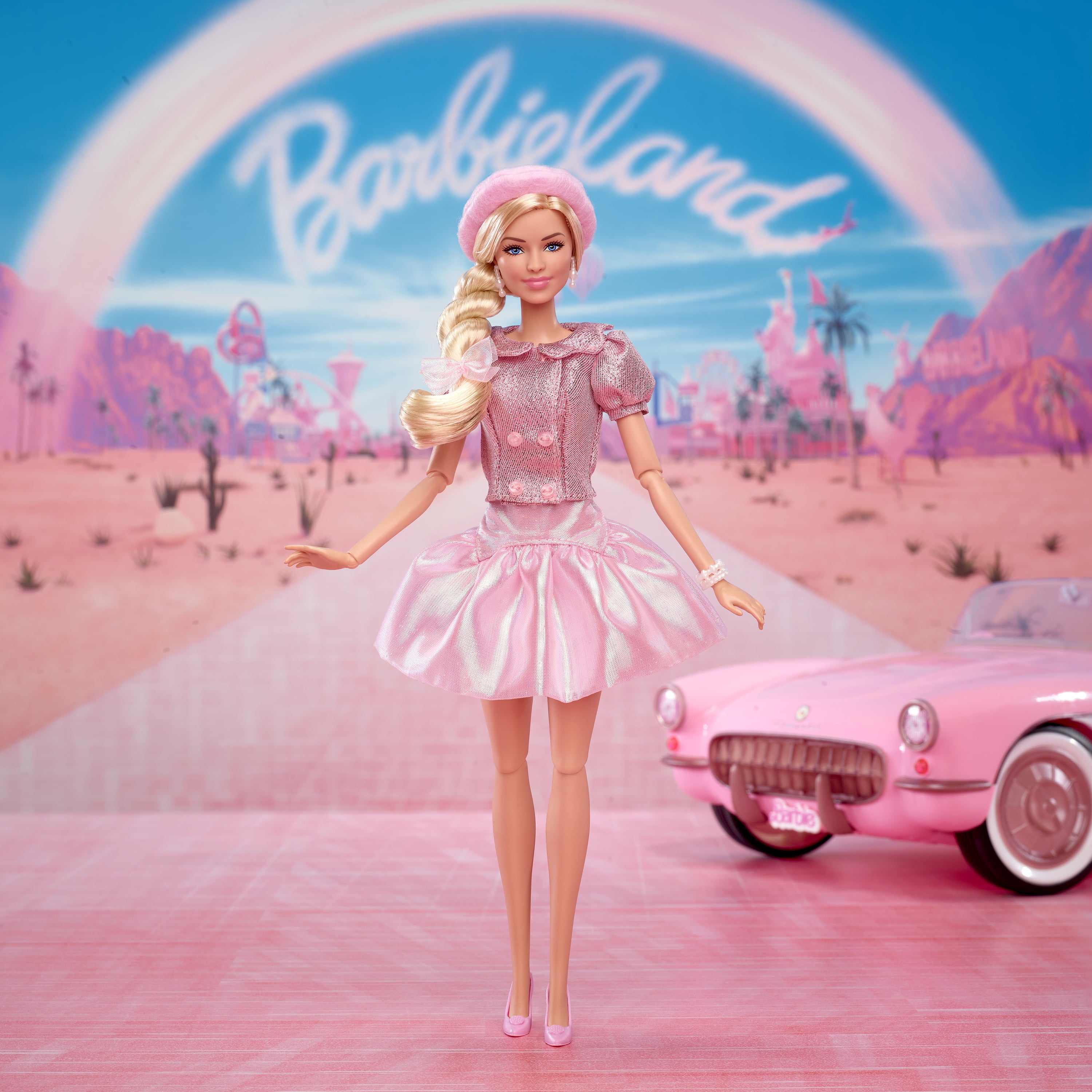 Barbie Poupée Barbie à collectionner inspirée du film Barbie avec Margot Robbie, avec une tenue composée d’un chemisier et d’un tutu roses, une coiffure emblématique et des bijoux assortis