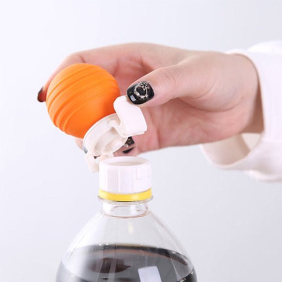 Czzoypi Gonfleur de Boisson Gazéifiée, Pompe à Air pour Bouteille de Soda pour Gazéification, Sphérique 2,75 X 2,16 Po Pétillant de Boisson Réutilisable pour Bouteilles en Plastique Usage Bar à la Maison, Orange