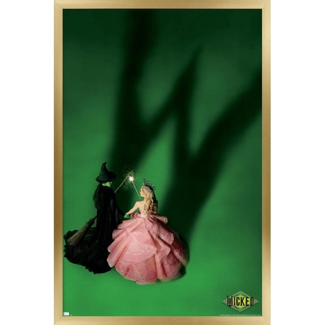 Wicked - Affiche Murale Teaser en une Feuille, 22,375 Po x 34 Po Représentant une Sorcière au Visage Vert en Noir avec un Balai et une Femme en Robe de Bal Rose et une Couronne Tenant une Baguette Étincelante sur un Fond Vert, Projetant une Grande Ombre en Forme de W, Convient à l'Art Mural et à la Déco de Chambre, Encadrée en Bois Clair.