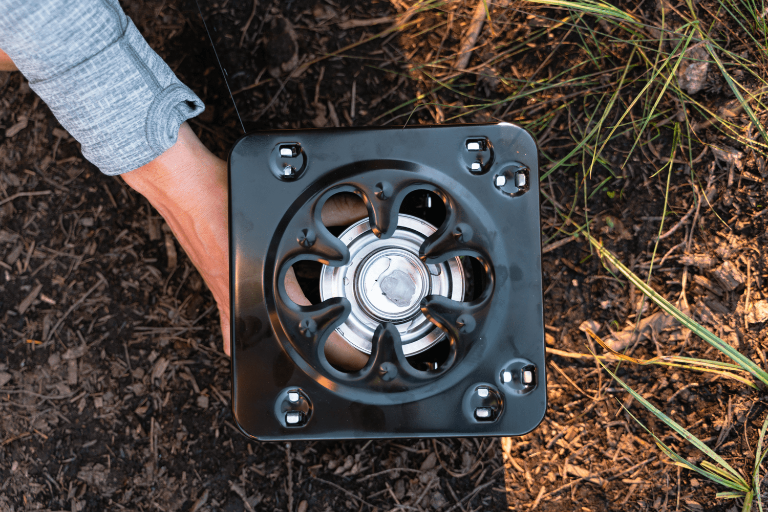 Réchaud de camping pliant et portable Coghlan’s — compact, léger en acier pour le camping et les situations d’urgence