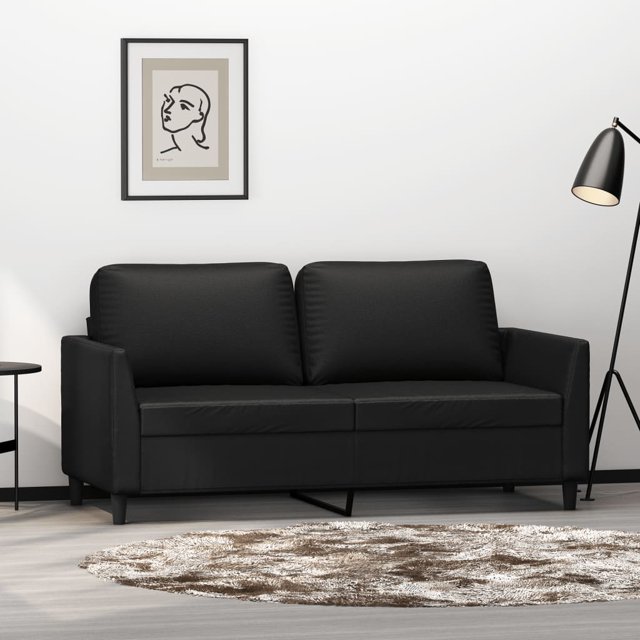 vidaXL Canapé 2 Places Noir 140 cm en Similicuir Placé dans un Décor de Salon Moderne. le Canapé Présente un Revêtement en Similicuir Noir Élégant avec des Sièges, Accoudoirs et Coussins de Dossier Épais et Rembourrés pour le Confort. Il a un Cadre Métallique Robuste et Mesure 160 x 77 x 80 cm (L x P x H). le Canapé Est Complété par un Décor Minimaliste, Comprenant une Lampe sur Pied, une table d'Appoint et une Oeuvre Murale Encadrée.