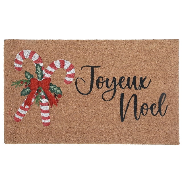 Tapis de Porte en Fibre de Coco (Canne de Bonbon - Merry Noël) avec Fibres de Coco Naturelles Comprenant Deux Cannes de Bonbon Rayées Rouges et Blanches Nouées avec un Nœud Rouge et des Feuilles de Houx Vertes, aux Côté du Texte Merry Noël Noir, Conçu pour les Entrées Intérieures et Extérieures pour Ajouter un Charme Festif des Fêtes et Emprisonner la Saleté Efficacement.