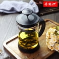 thumbnail image 4 of Cafetière à Pression Française en Verre Résistante à la Chaleur de 800 ml avec Filtre en Acier Inoxydable - Infusion en 4 Minutes, Conception Conviviale pour Café et Thé, Antidéflagrante, Grand Ouverture pour un Nettoyage Facile, Modèle 6128, 4 of 6