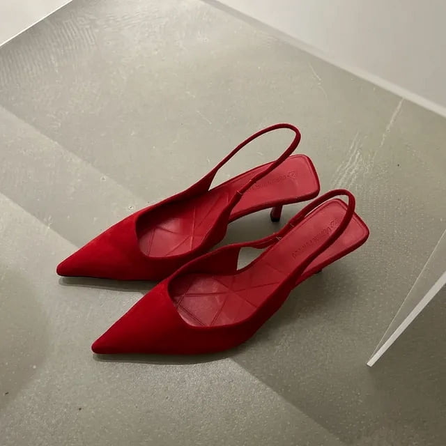 Escarpins Rouges Aguichant pour Femmes 2024 Nouvelles Sandales d'Été à Brides pour Femmes avec Bout Pointu et Talons Aiguilles. Conçues pour le Confort et le style, Ces Sandales à Bride Arrière Sont Idéales pour les Événements d'Été Ou les Soirées. Leur Couleur Rouge Vibrante en Fait un Choix Remarquable pour des Chaussures Tendance.