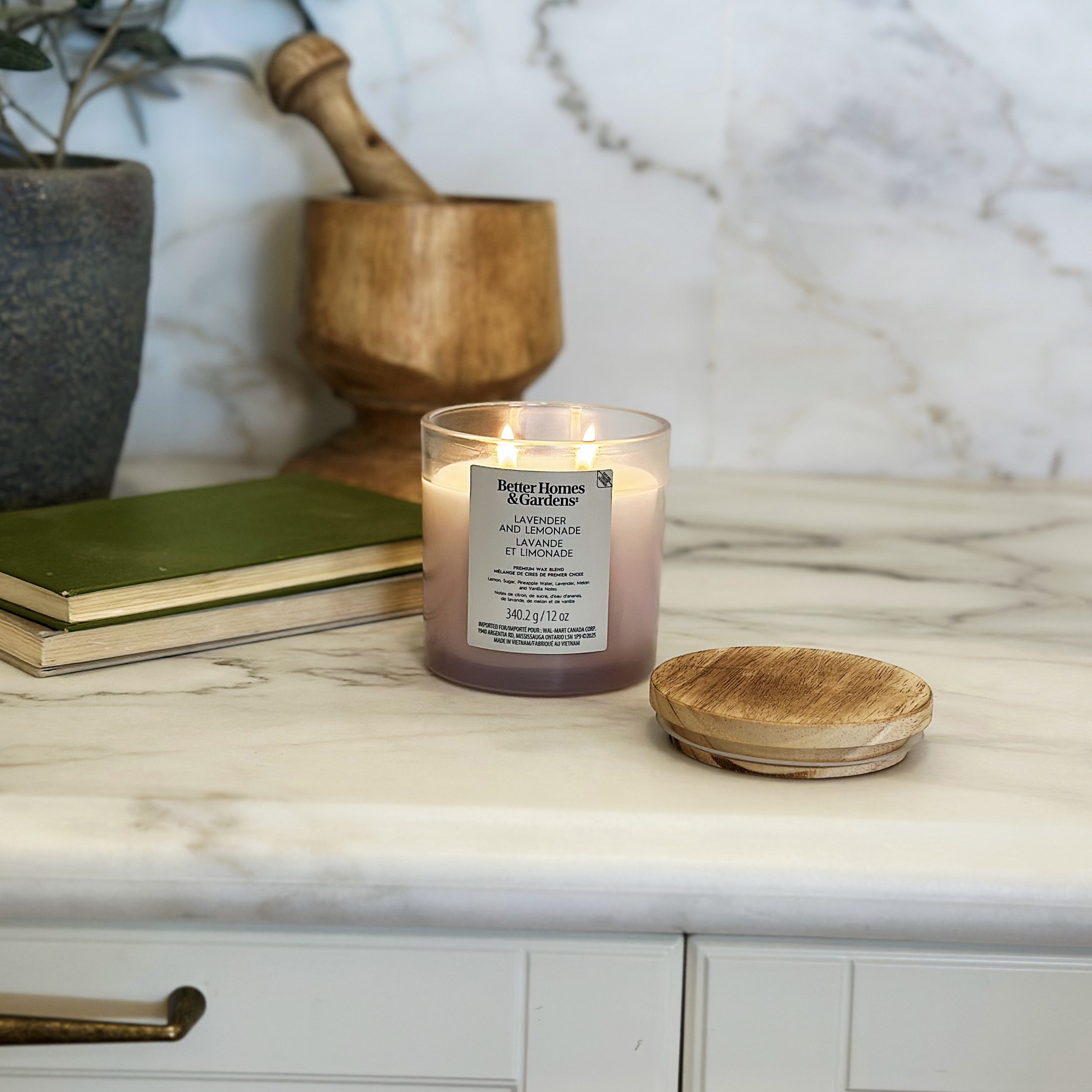 Bougie parfumée en pot ombré à 2 mèches à la cire de paraffine 12 oz Better Homes & Gardens, Lavande et limonade