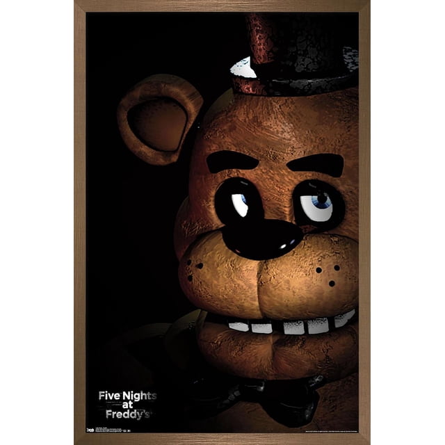 Five Nights at Freddy's - Affiche Murale Freddy, 14,725 Po x 22,375 Po, Présentant un Gros Plan Centré du Visage Animatronique Brun Texturé de Freddy Fazbear avec des Sourcils Noirs, des Yeux Bleus, un Nez Noir et un Haut-de-Forme sur un Fond Foncé Encadré en Brun, Convient pour Décorer des Chambres, des Bureaux Ou des Salles de Jeux.