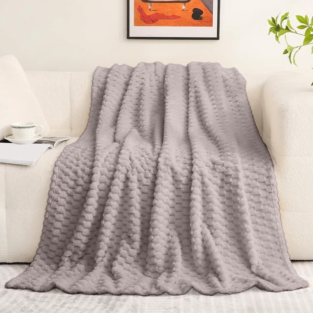 FHBVT Golden Turtle Velvet Blanket, Soft Multifunctional Napping Blanket for Sofa, Bed, Student Use, Durable Turtleback Velvet Throw, Ideal for Cold Nights and Cozy Winter Comfort