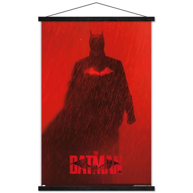 DC Comics Film The Batman - Affiche Murale Teaser Batman d'Une Feuille, 14,725 Pouces x 22,375 Pouces, Représentant une silhouette Sombre de Batman avec un Emblème de Chauve-Souris Lumineux sur Sa Poitrine sur un Fond Rouge Truffé de Pluie, avec un Texte Rouge Audacieux « The Batman » au Bas, Imprimée sur du Papier d'Affiche Lustré, Convenant à l'Art Mural et à la Déco Intérieure.