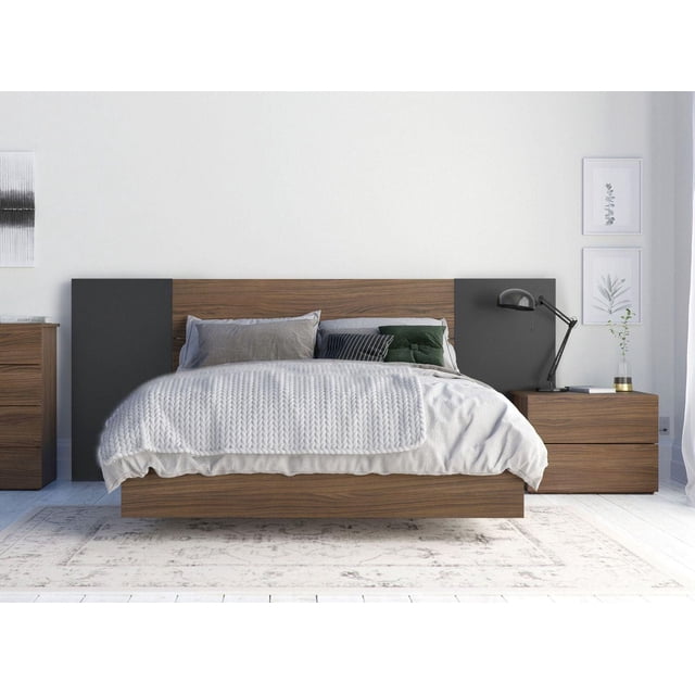 Dusk Ensemble de Chambre 4 Pcs avec Lit Flottant Noyer et Fini Noir, Doté d'Une Tête de Lit et de Panneaux d'Extension, Assorti à une Table de Nuit à 2 Tiroirs sur Glissières en Métal, Présenté dans une Pièce Minimaliste Lumineuse avec Imprimés Botaniques et une Couverture Tricotée Grise Texturée, Convient à une Installation de Chambre Sereine.