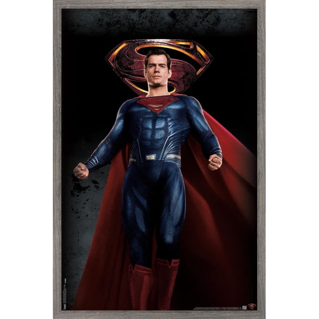 DC Comics Film - La Ligue des Justiciers - Affiche Murale de Superman, 22,375 Pouces x 34 Pouces Mettant en Vedette Superman en Complet Texturé Bleu avec Bottes Rouges et cape, Debout avec les Poings Serrés sur un Fond Sombre avec un Grand Emblème Métallique de Superman, Encadré en Bois Gris, Convient à la Décoration Murale de Chambre Ou de Bureau.