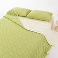 thumbnail image 4 of Couverture Rafraîchissante Ultralégère, Courtepointe d'Été en Soie Glacée Verte, Couverture Respirante en Polyester pour Climatiseur, Régulation de la Température, Évacuation de l'Humidité, Parfaite pour les Dormeurs Ayant Chaud, Lavable, 4 of 8