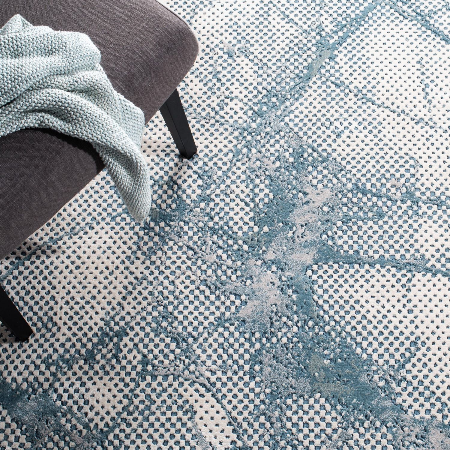 SAFAVIEH Meadow Nikeisha Abstract Area Rug