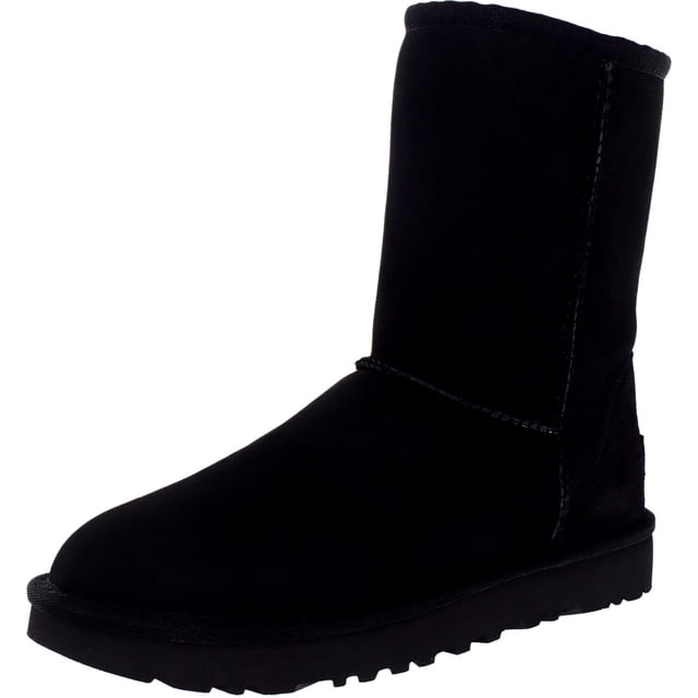 Ugg Bottes en Suède Noires Classic Courtes II pour Femmes, Hauteur Cheville, Taille 6 m, Conçues pour l'Hiver avec une Tige en Suède Noir Hydrofuge, une Luxueuse Semelle Intérieure en Peau Lainée pour la Chaleur et le Confort, et une Semelle en Cuir Suédé pour l'Adhérence sur les surfaces Glacées. Parfaites pour le Temps Froid et les Sorties Décontractées.