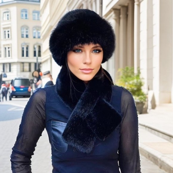 LNGOOR Winter 2-Piece Set Knitted Beanie with Artificial Fur Pom and Matching Scarf Deluxe Faux Fox Fur Women‘s Hat Ear Protection Windproof Elegant Mongolian Cap with Faux Mink Fur N