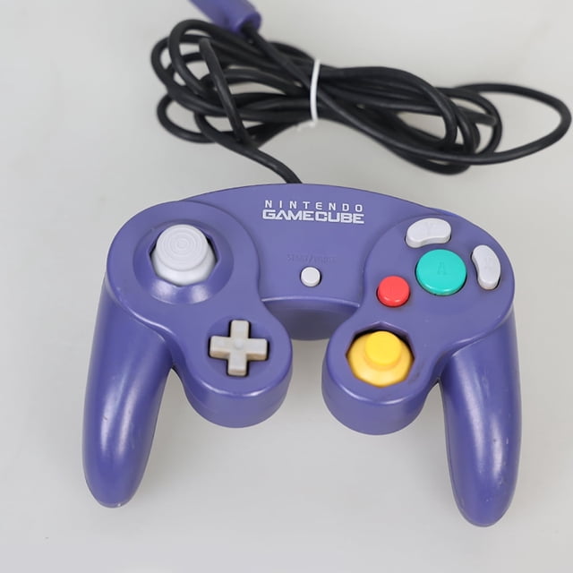 Nintendo GameCube Controller DOL-003, Manette de Jeu Filaire Nintendo de Couleur indigo. Comprend des sticks Octogonaux à Portes, un Bouton a Plus Grand et des Gâchettes Analogiques des Deux Côtés. Conçue pour la Compatibilité avec les Jeux Nintendo Switch et Idéale pour Super Smash Bros. Ultimate. Comprend une Fonction rumble et un Bouton a Personnalisable pour la position à la Maison.