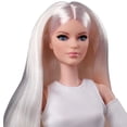 thumbnail image 3 of Poupée Barbie Looks arbore un visage unique et une coupe pixie cut chic, 3 of 4