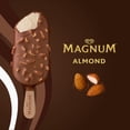 thumbnail image 4 of Barre de crème glacée Amande Magnum crème glacée onctueuse à la vanille recouverte de chocolat belge avec des éclats d'amandes 100 ml 3 barres 3 x 100 ml, 4 of 5