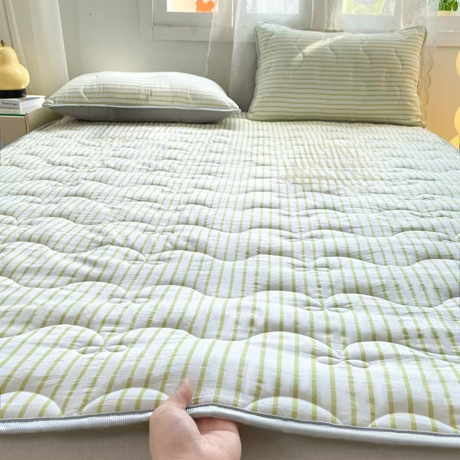 Thin Striped Mattress Pad Topper Twin XL – Breathable Lightweight Washable Polyester Cover for Student Dormitory Bed, No Slip Protective Mattress Quilt