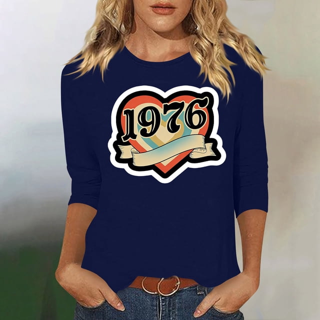 Uootdi Hauts pour Femmes Manches 3/4 Col Ras du Cou 1976 Imprimé Arc-en-Ciel Rétro Coupe Décontractée T-Shirts Nostalgiques pour Escapade d'Été Cadeau