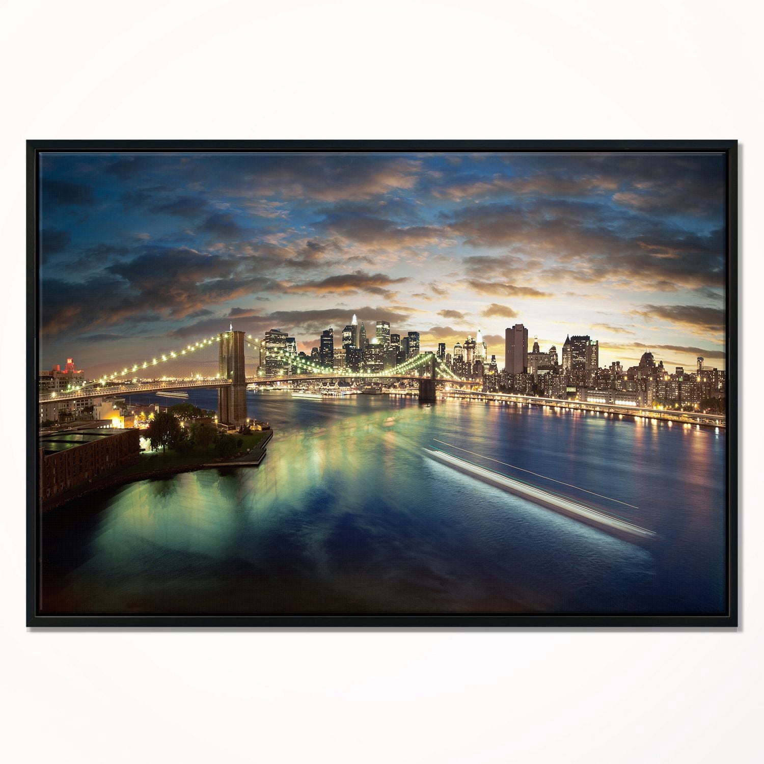 Design Art New York Sous Un Ciel Nuageux  Sur Toile Encadrée