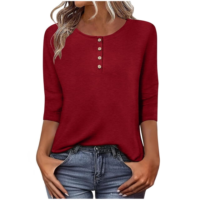 Lenpel Hauts pour Femmes à Manches 3/4 de Couleur Rouge Uni, avec Encolure Ras du Cou et design à Quart de Boutons. Cette blouse Décontractée Style Tunique Est Parfaite pour le Printemps et l'Été, Offrant une Coupe Confortable et Polyvalente. Convient à Agencer avec des jeans, des Jupes Ou des leggings pour Diverses occasions.