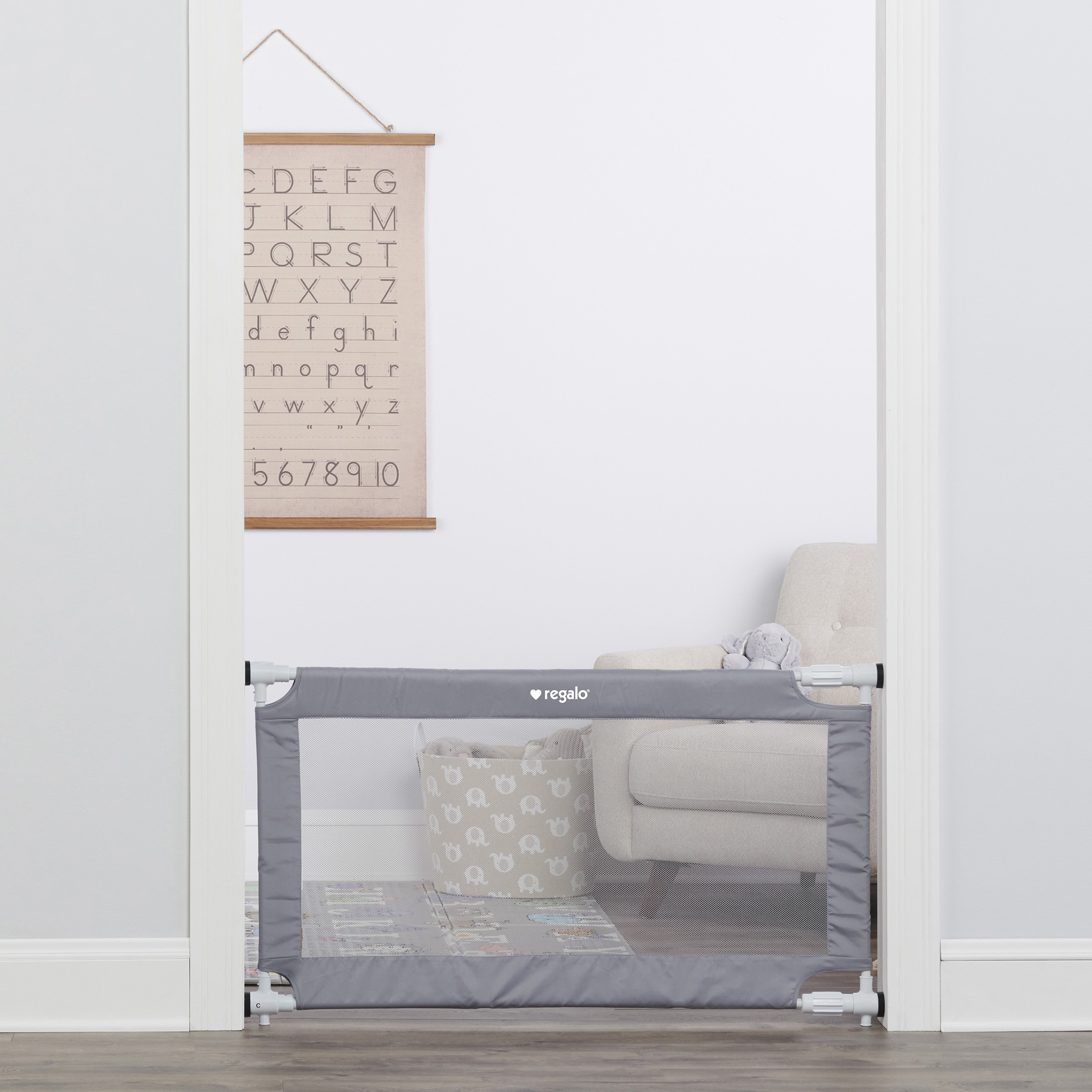 Regalo Barrière de Sécurité Bébé et Animaux Extensible 50" – Barrière Gris à Fixation Sans Perçage pour Portes ou Couloirs, Convient pour Ouvertures de 27,5 à 50 po