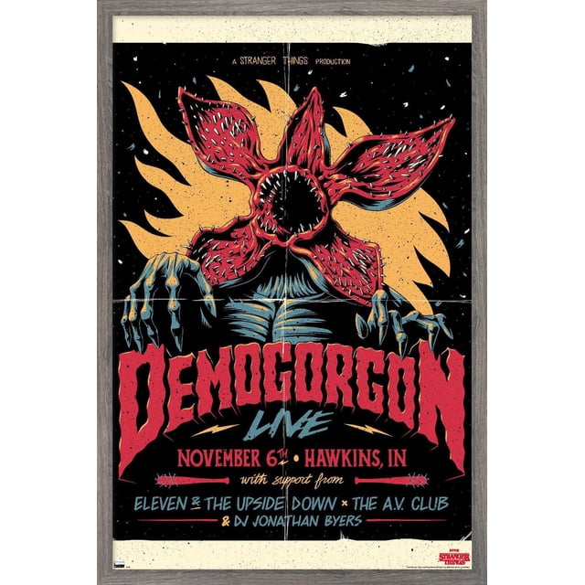 Netflix Stranger Things - Demogorgon Affiche Murale en Direct, 22,375 Pouces x 34 Pouces Encadrée, Représentant le Demogorgon avec une Tête Ouverte Semblable à une Fleur et des Dents Tranchantes sur un Fond Noir avec des Flammes orange. l'Affiche Affiche un Texte Rouge Audacieux Annonçant un Événement en Direct le 6 Novembre à Hawkins, en, avec le Soutien de Eleven & the Upside Down, the A.V. Club, et DJ Jonath