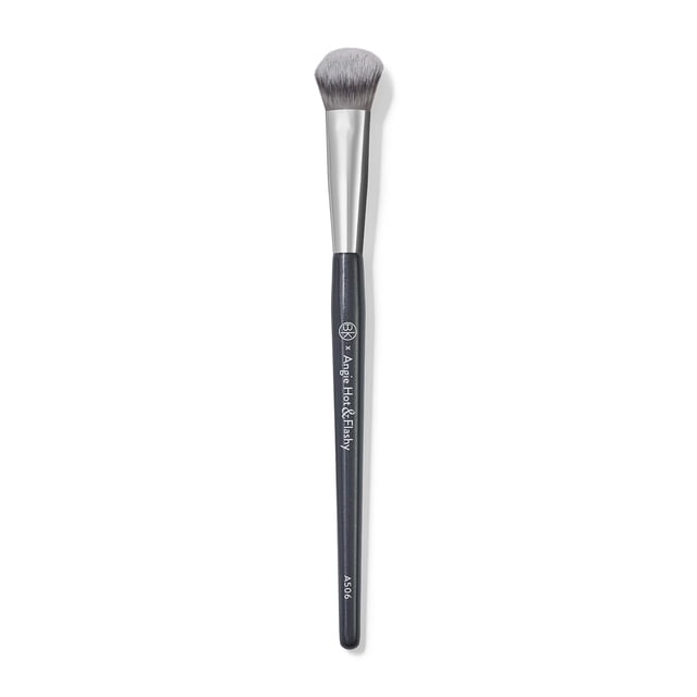 A506 Makeup Brush by BK, an expert concealer and contouring tool designed for a natural look. Features a high-precision brush head for flawless coverage of eye and facial blemishes. The unique 'kitten paw' bristles ensure easy blending without streaking, suitable for all skin types, especially dry skin. Ideal for contouring areas like the nose, eyes, and cheekbones, and maintaining long-lasting makeup throughout the day. The brush has a sleek black handle with the brand name Saburona and model number A506 printed on it.