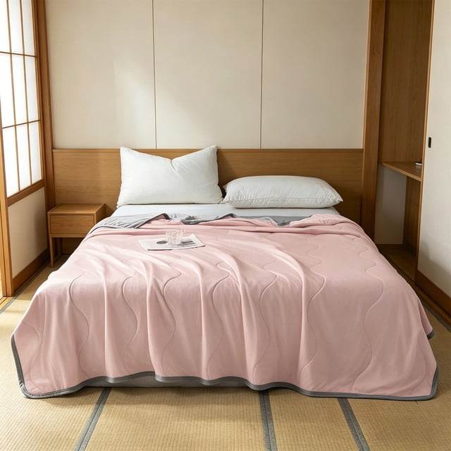 Cool Summer Quilt 39x59 Inch Lightweight Soft Air Conditioned Blanket for Bed, Breathable Washable Polyester Comforter for Hot Weather