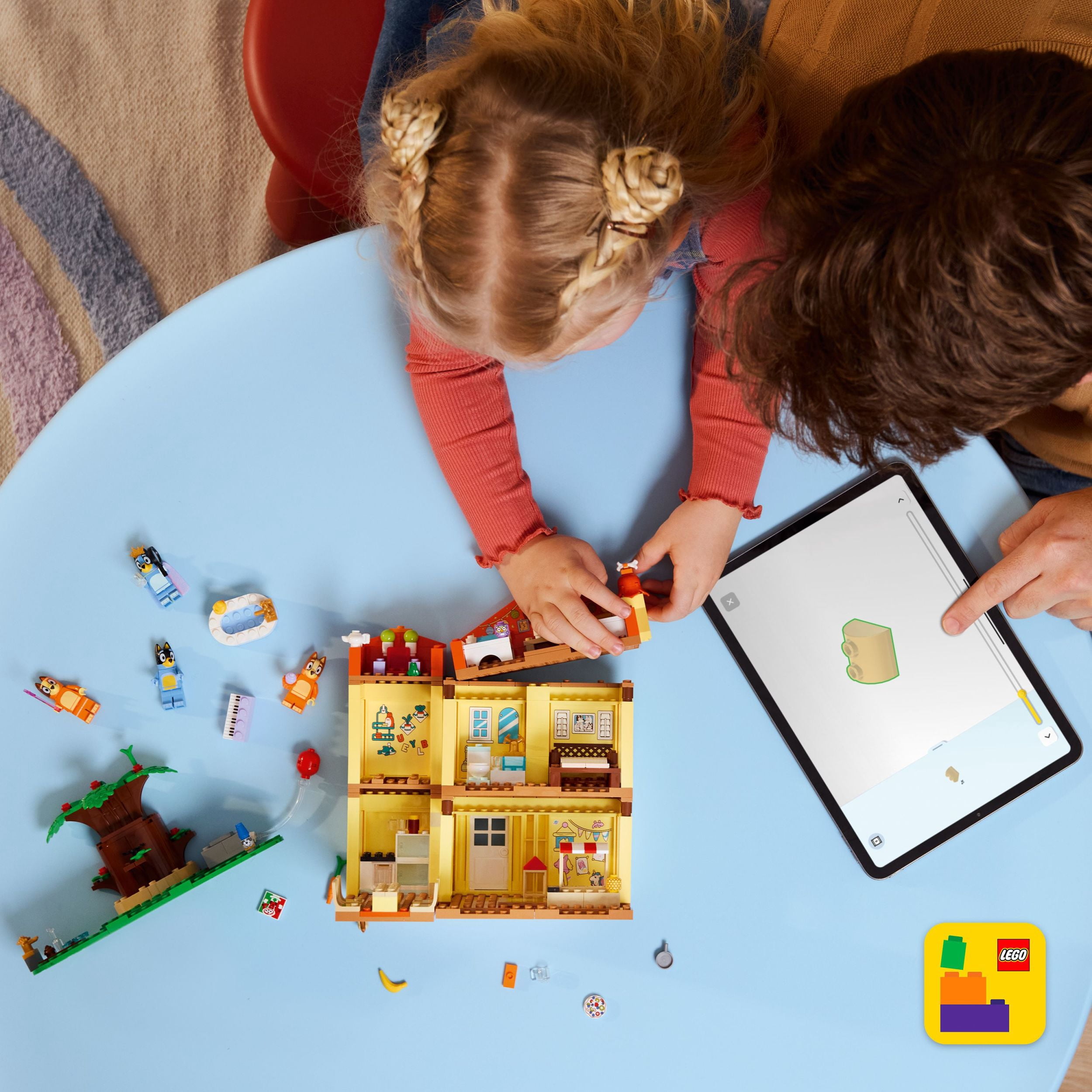 LEGO Bluey : La Maison de la Famille de Bluey, Ensemble de Construction de Maison 11203