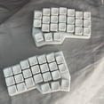thumbnail image 3 of CORNE V4 Clavier Ergonomique Divisé, Disposition 46 Touches 40 % Clavier Mécanique Filaire à Tige en Bois Gris avec Interrupteurs Interchangeables à Chaud, Rétroéclairage RVB, Programmable QMK/Flacon, 3 of 5