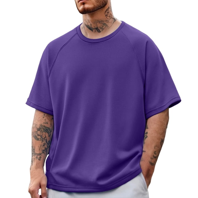 Hiiyo T-Shirt pour Homme Respirant à Manches Courtes T-Shirt sous-Vêtement de Couleur Violet Vif, Conçu avec une Encolure Ras du Cou et une Coupe Décontractée. Fabriqué en Tissu Léger, Doux et Respirant, Ce Haut pour Homme Est Idéal pour une Tenue Décontractée, le Sport Ou la Superposition. Coutures Renforcées aux Manches et à l'Ourlet Assurent la Durabilité, le Rendant Adapté aux Activités d'Été et au Port Quotidien.