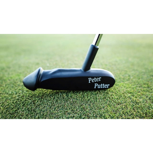 Peter Putter Putter de Golf Professionnel Noir, Doté d'Une Tête en Aluminium de Qualité Supérieure avec un Arbre Chromé en Continu et une construction Rigide flex en graphite. la Prise Ergonomique en Caoutchouc Assure Confort et Contrôle. le Putter Est Montré sur un Vert de Golf, Mettant en Valeur Sa Tête Usinée avec Précision et des Indices d'Alignement Subtils pour une Précision Accrue.